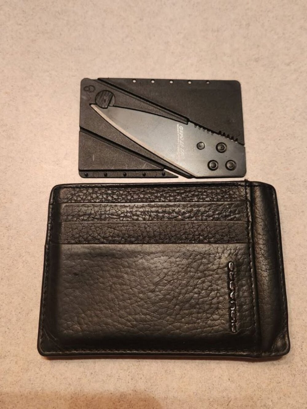 Piquadro Italian Black Leather Wallet RFID Protected + Bonus Knife Card